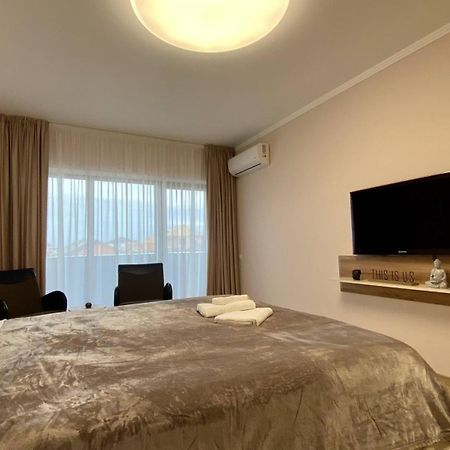 This Is Us Apartments Орадеа Екстериор снимка