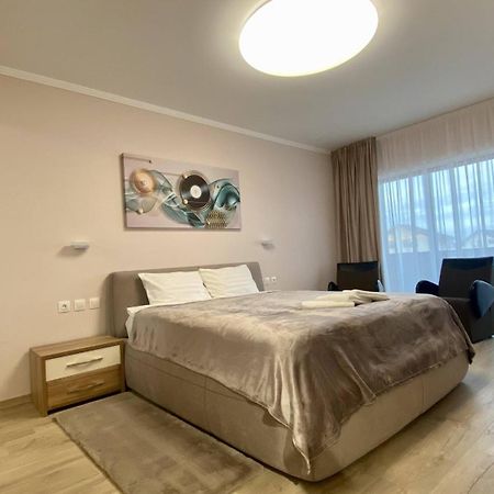 This Is Us Apartments Орадеа Екстериор снимка