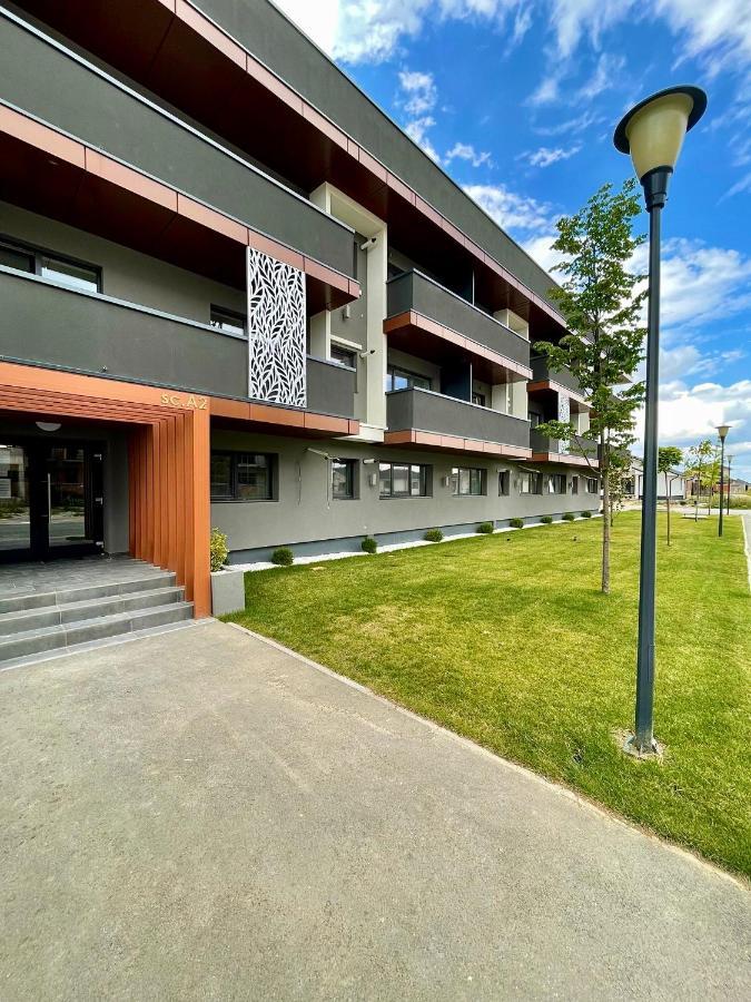 This Is Us Apartments Орадеа Екстериор снимка
