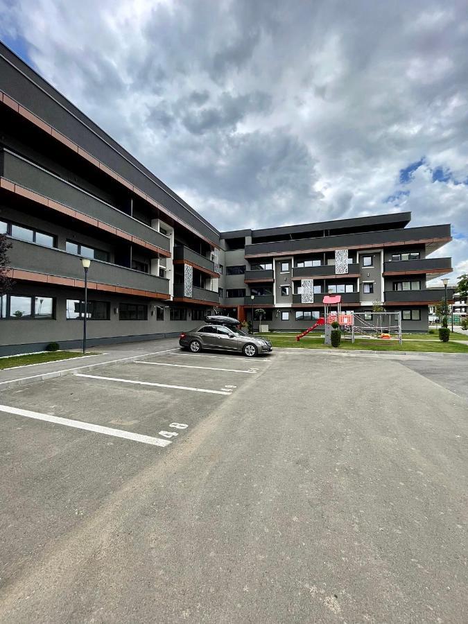 This Is Us Apartments Орадеа Екстериор снимка